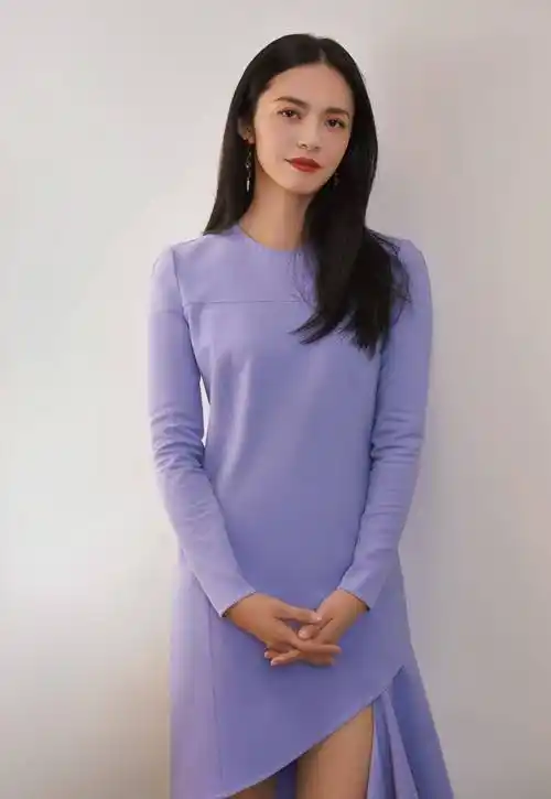 原创41岁姚晨近照好惊艳一双小鸟腿细似竹竿儿子样貌不太像她