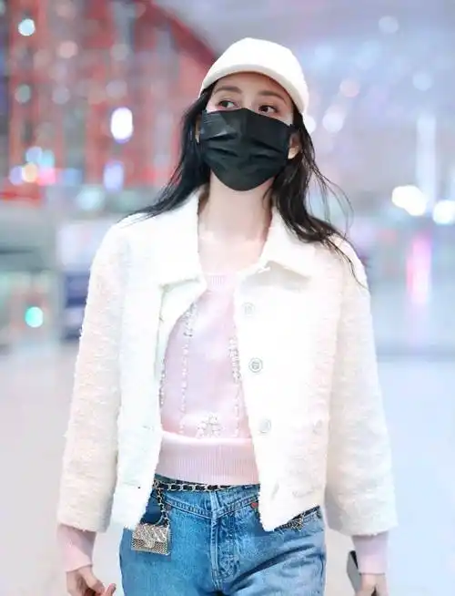 王鸥的牛仔裤穿搭风格,让整个人看起来更有魅力_全国资讯网