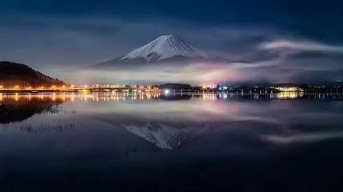 世界上最大的活火山之一日本富士山