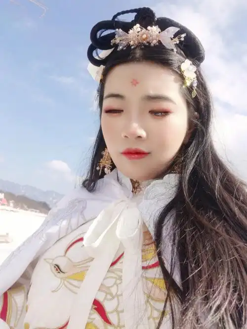 如梦霓裳万福金安跟九凤斗篷成都西岭雪山