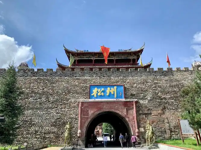 古城松潘县,古名松州,也是历史上有名的边陲重镇,被称作"川西门户".