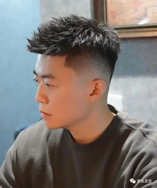 2022年底3款流行男生发型参考剪完帅气显时髦很值得一剪