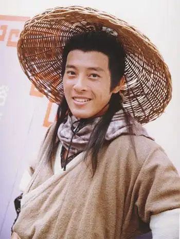 吕颂贤   其实也就令狐冲一个,但非常出色.    吕颂贤算帅哥吗?