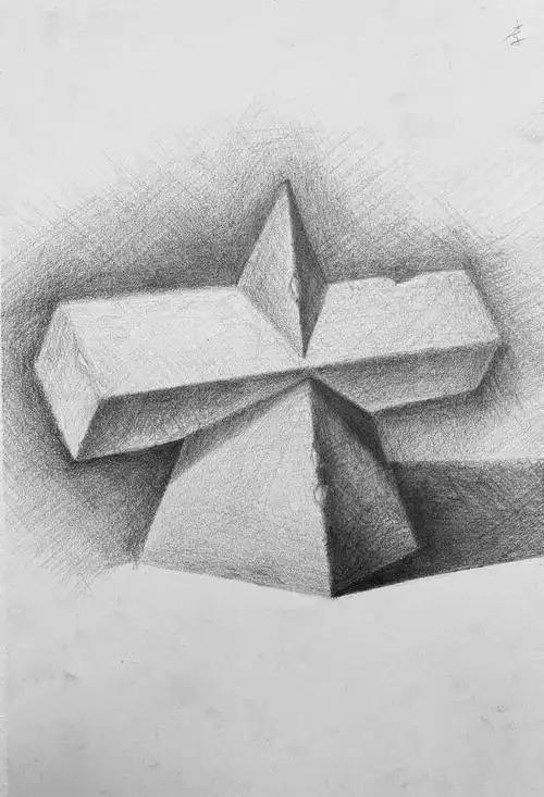 素描一级《单个方形几何体》 尺寸:8开 工具:铅笔