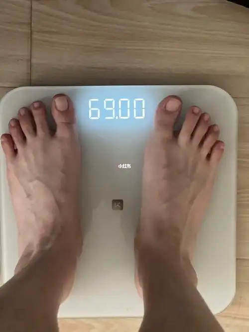 2 黑巧克力 蓝莓 脱脂牛奶晚餐:水煮菜 虾 水煮蛋 魔芋丝初始体重