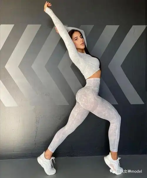 158低体脂s曲线乌克兰女教练这身材够硬核吗