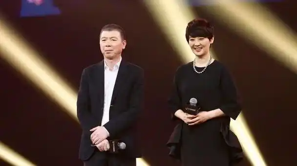 24年后,再看冯小刚现任老婆徐帆,才搞懂她跟张娣谁更"明智"
