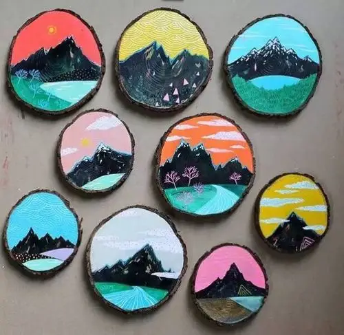 在木头上绘画～每一块木头上都有不一样的年轮～在老师得带领下,我们