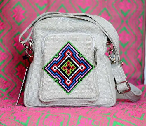 我们的传说--哈尼族传统刺绣