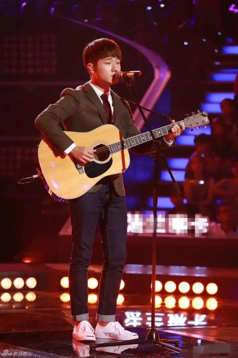 中国好声音》历届冠军,名单如下:  第一季:  2012梁博(那英战队) 第二