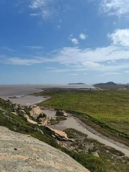10月14日,舟山洋山生深海港