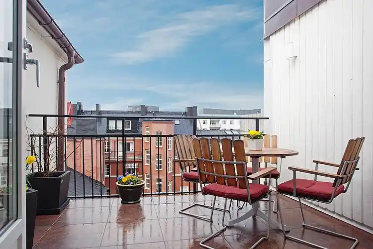 美式带露台阁楼装修效果图_阁楼露台装修效果图大全_顶层带露台装修