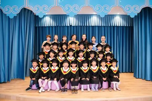 集体毕业照1张  2.10寸相框一个  3.