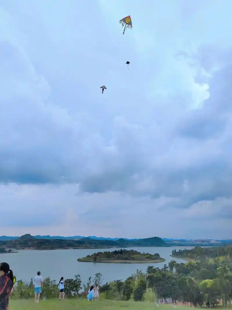 贵阳|月亮湖公园 月亮湖公园位于贵安新区,占地面积大,生态环境好,人