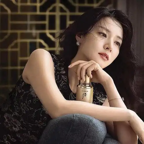 51岁李英爱用10年都不换!百元抢贵妇级"whoo后"护肤套盒