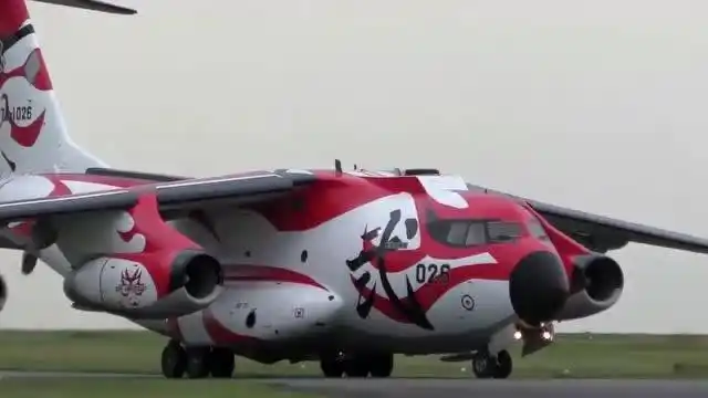 武器装备:日本c1运输机,排队进场