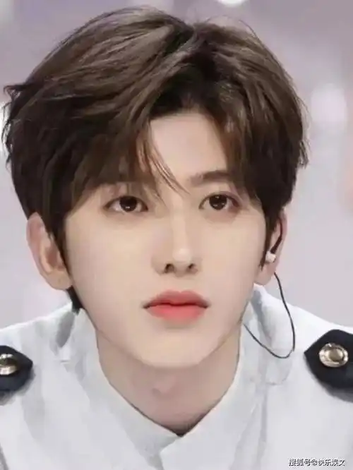 25岁蔡徐坤关注美女事件后续!