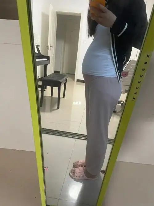 孕20周孕肚明显不