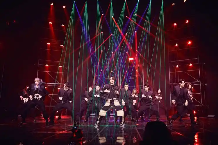 exo成员kai"beyond live"首个solo演唱会盛况空前!_演出_舞台_#cinema