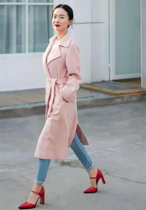 霍思燕杜江夫妇出席活动,穿连衣裙藏不住身材,肉感太强烈|短裙|西装