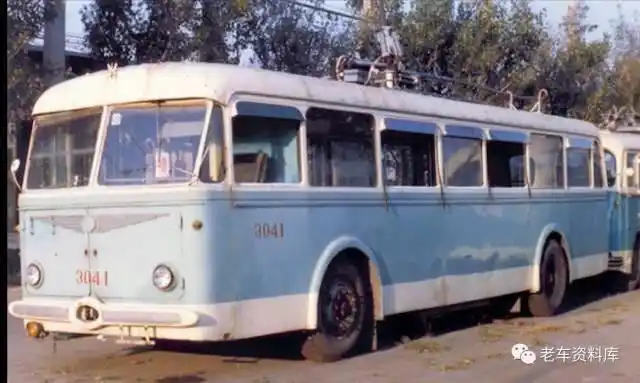 上世纪80年代末原来中国街上跑的4050年代老车怎么迅速消失了2