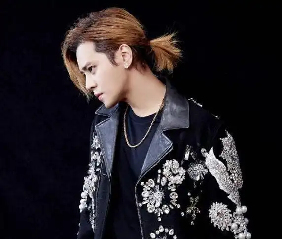 罗志祥剪掉长发换寸头,粉丝集体抗议,网友却在担心他的发际线