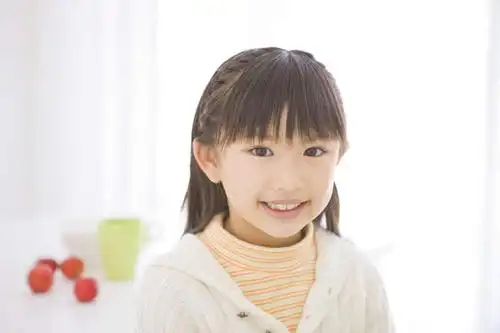 东方人,儿童,一个人,站,笑,微笑,露齿笑,横图,室内,白天,正面,纯洁