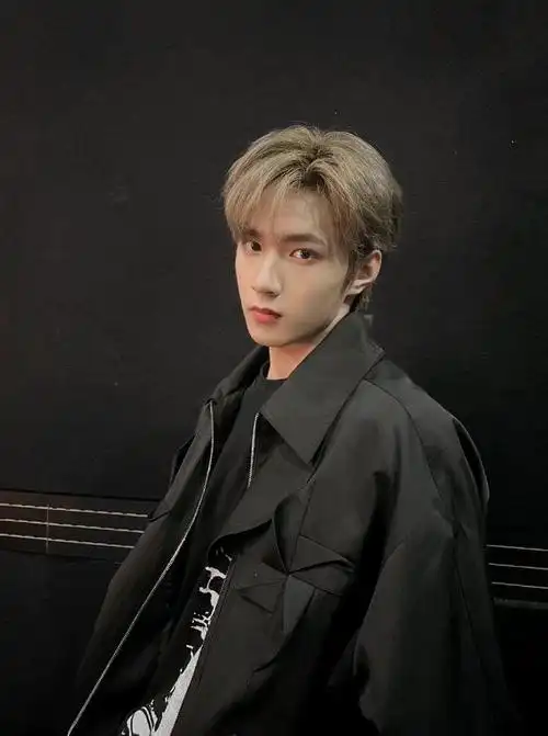 刘耀文稳重却不麻木,依旧保留着小丸子时期的有趣和鲜活|小狼|狼崽