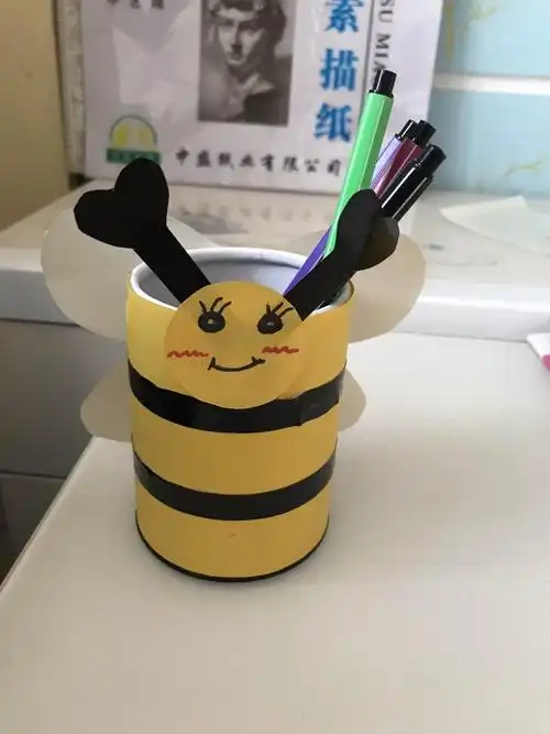 停课不停学——综合实践课,秀出我们的创意笔筒!(一年级18班)