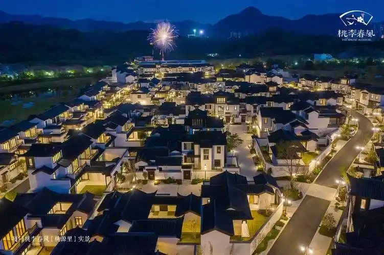 小镇中国年丨桃李春风小镇陪您过心年