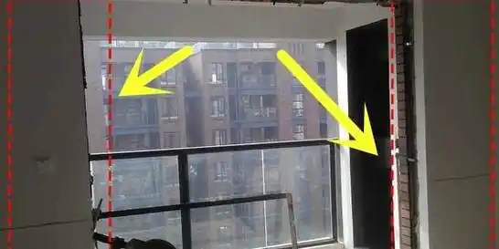 3,本来想把阳台和客厅打通的,结果拆到一半物业找上门,说这是配重墙