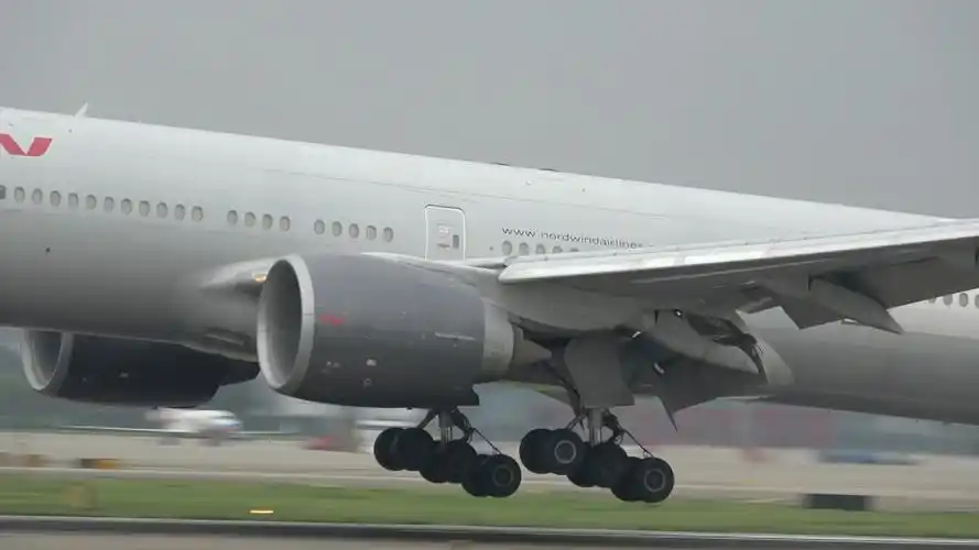 俄罗斯北风航空b77w(vo-bjp)降落萧山机场06跑道,航班号:n49333