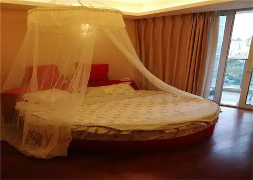 达利温馨大圆床