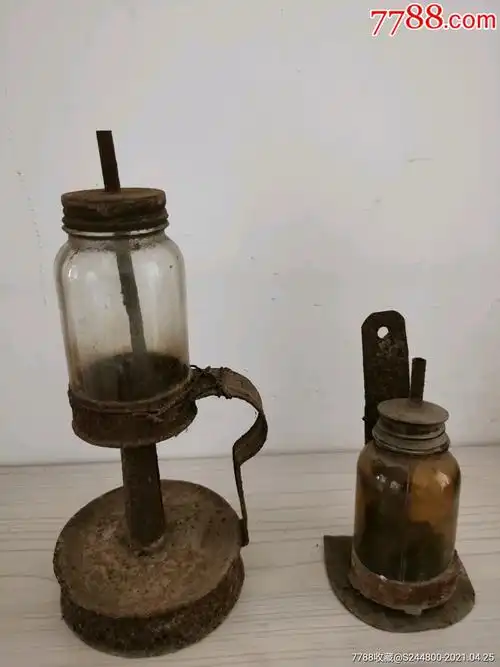 老煤油灯两个