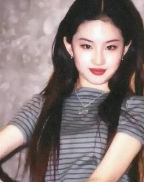 刘亦菲学生时代无人敢追的真相!_魅力_地方_美得