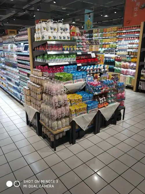 胖东来食品区端架陈列