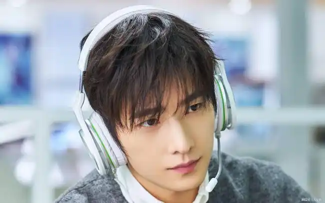 军艺校草杨洋从舞蹈尖子到荧屏团演艺道路的意外与坚持