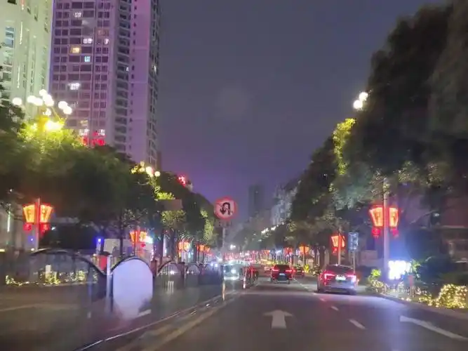 安顺这几条街灯影交辉,让安顺夜景美如画!