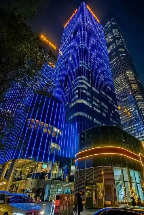 北京夜景正太大厦,美丽的灯光,干净的街道! - 抖音