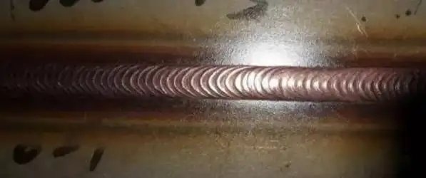 手工焊都有各种形态的焊波影像(除非已打磨平滑),参见下图所示.