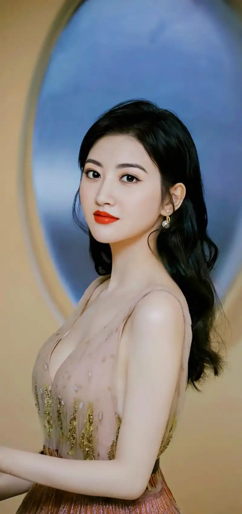 景甜,个人认为她这几张照片是最好看的,几乎没有缺点