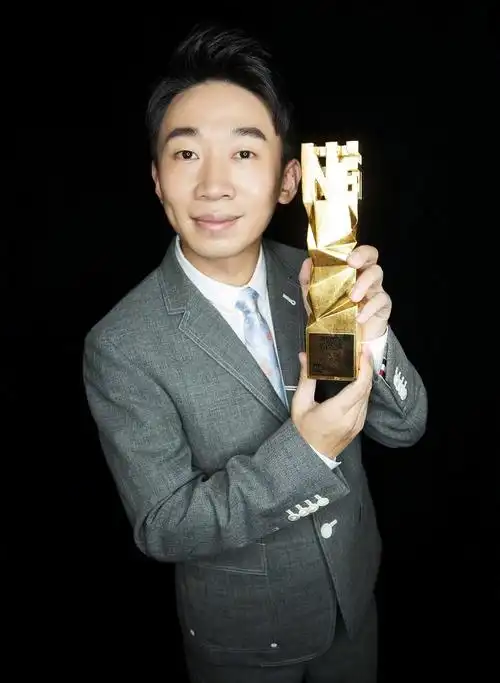 从被嫌弃的表情帝到撑起内娱半边天杨迪成名之路有多艰难