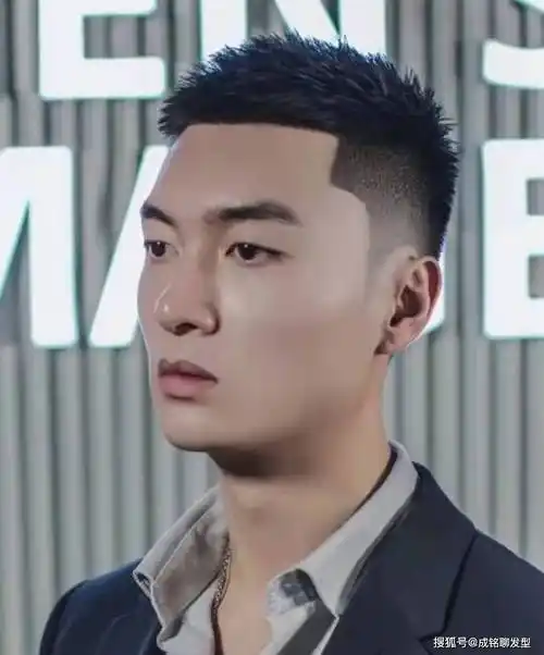 三款干练的男生短发,两边剪短中间打薄,精干利落又阳光帅气_发型_效果