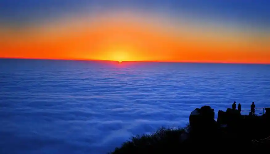 峨眉山金顶奇景:"日出","云海","佛光","圣灯"_佛教_光环_洪椿