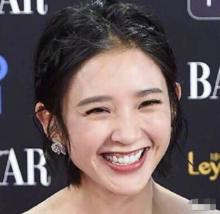 一笑就露馅,这15位明星的牙,"丑"得千奇百怪,太出乎意料_牙齿_笑容_唐