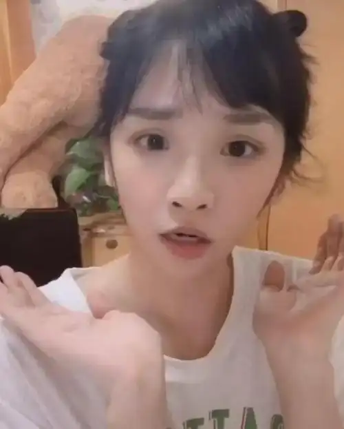 包贝尔回应酒吧夜会的美女是包文婧,惨遭打脸,江易轩称自己才是|娱乐