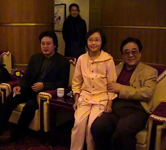 回顾戴玉强30岁娶初恋妻子结婚至今恩爱如初今女儿成他骄傲