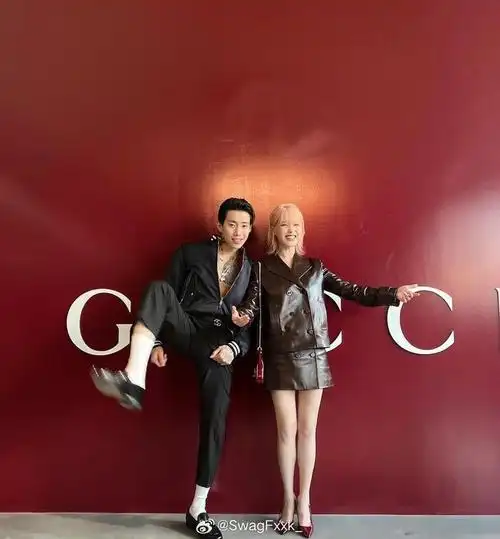 画风太欢乐啦!|朴宰范|画风|合影_新浪新闻