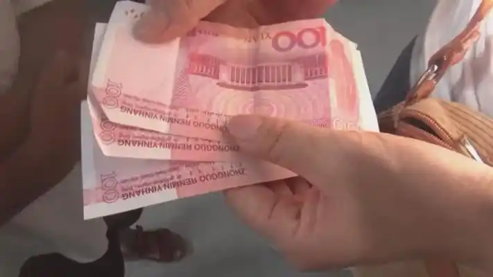 因妈妈一句话8岁小男孩揣300元压岁钱离家出走