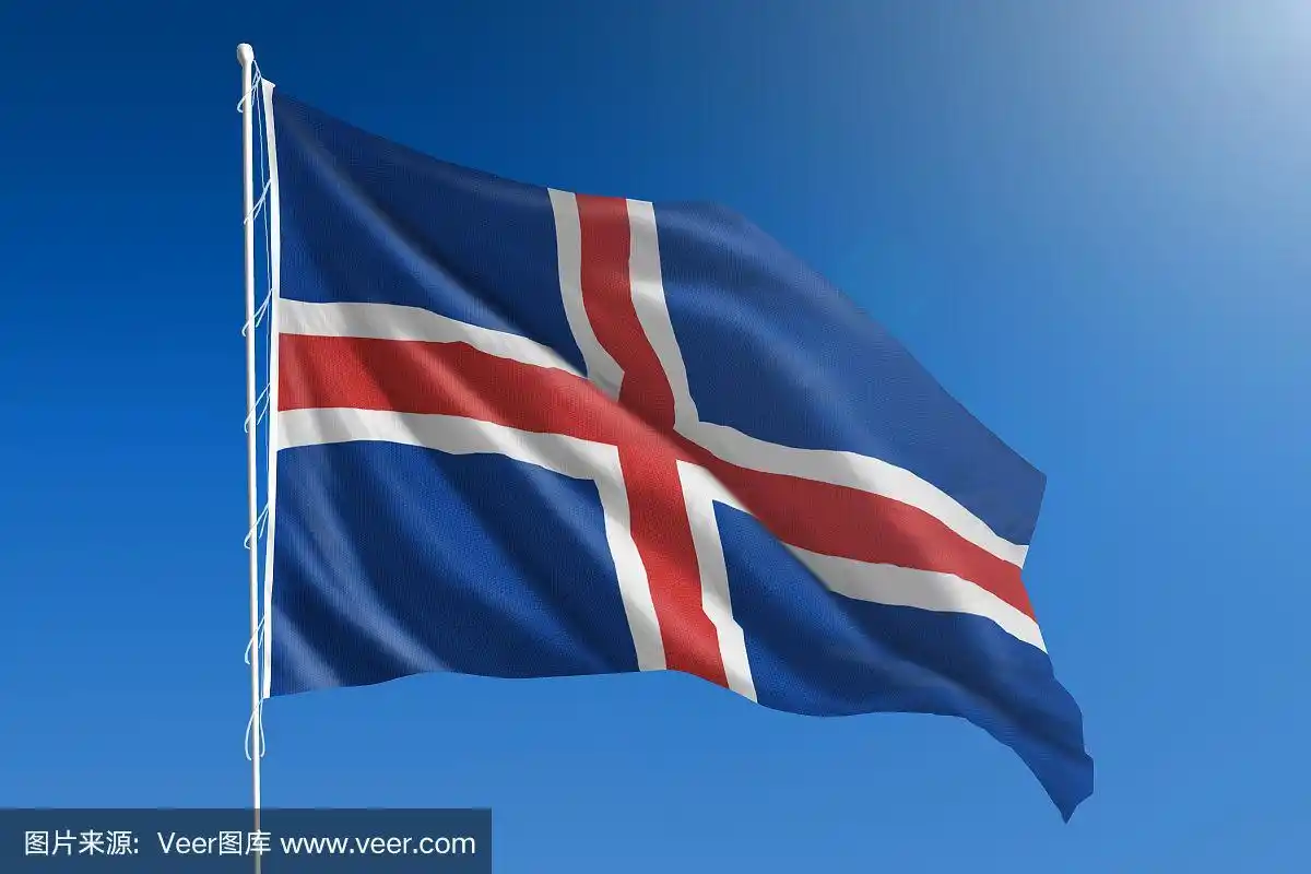 晴朗的蓝天上悬挂着冰岛国旗